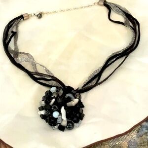 BLACK AND GRAY AGATE STONE PENDANT ON MESH RIBBON-CHOKER NECKLACE